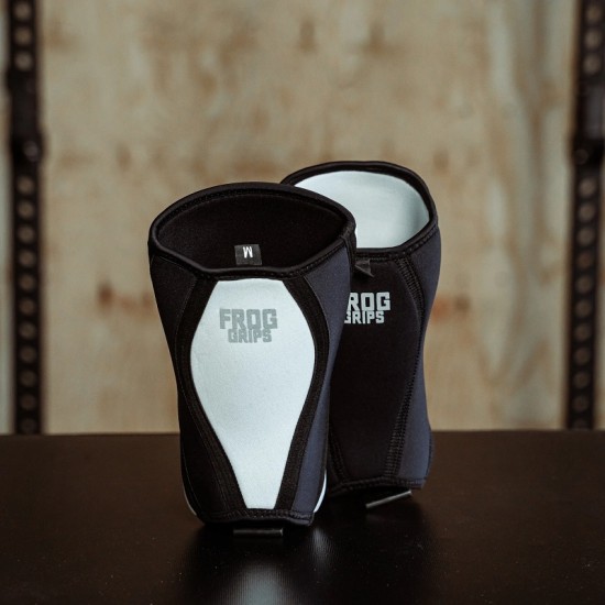 
                                        Knee Sleeves  Reversible Knee Sleeves -FROG- Black/White- Set